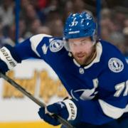 Victor Hedman i blått under en NHL-match den 1 april 2024 i Tampa, USA. 