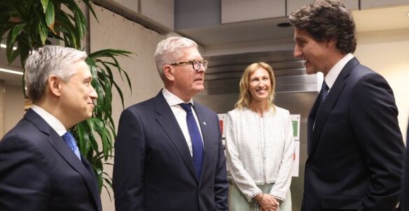 Pressfoto. Börje Ekholm med Kanadas premiärminister Justin Trudeau. Ericsson