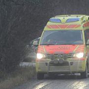 Ambulans på plats vid kraschen.