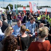 Statsminister Stefan Löfven pratar med journalister efter en presskonferens på Spånga IP under politikerveckan i Järva.