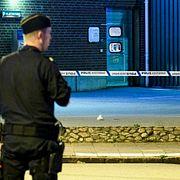 Polis på plats på Lantmannagatan i Malmö natten till söndagen efter att en man har skjutits.Offret har förts med ambulans till sjukhus. Det är oklart hur allvarliga skador han har. Ingen är gripen i nuläget. En förundersökning har inletts om mordförsök. 