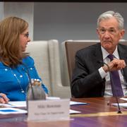 Fed-ledamoten Michelle Bowman och Fed-chefen Jerome Powell.