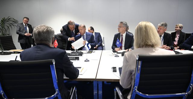 Världsledarna under förhandlingarna på Natomötet Henrik Montgomery/TT