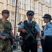 Cressida Dick möter soldater och poliser i London, 24 maj. 