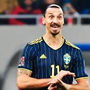 Arkivbild från 2021: Sveriges Zlatan Ibrahimovic och Alexander Isak under VM-kvalsmatchen grupp B i fotboll.