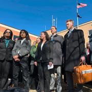 Representanter för Greenpeace utanför rätten i North Dakota.