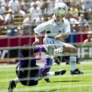 Arkivbild: Tomas Brolin gör mål mot Rumänien under VM 1994.