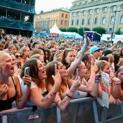 Publik under Rix FM festival på Gustav Adolfs torg under Kulturfestivalen i Stockholm, 13 augusti. 