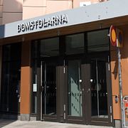Uppsala tingsrätt och Förvaltningsrätten i Uppsala.