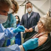 Jens Spahn under besöket på en vaccinationsmottagning i Berlin, 5/4. 