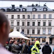 Polisavspärrning på Östermalmstorg med anledning av ett rån mot Handelsbanken på Linnégatan