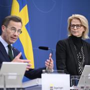 Statsminister Ulf Kristersson (M) och finansminister Elisabeth Svantesson (M) under pressträffen.