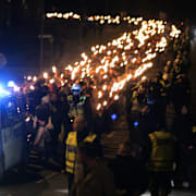 Arkivbild: Salem 9 december 2006. Salemfonden marscherar från Rönninge torg mot Salem. Högerextremisterna anlände något försenade till Rönninge vid 17-tiden. 