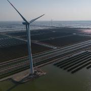 Anläggning för vind- och solkraft i Kina.