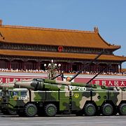 Illustrationsbild på några av Kinas ballistiska robotar.