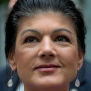 Sarah Wagenknecht på dagens presskonferens. 