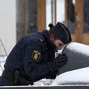 Polispådrag på platsen.