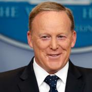 Sean Spicer avgick som Vita husets pressekreterare efter sex månader på posten. 