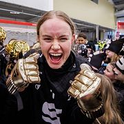 Tilda Ström jublar efter guldet.