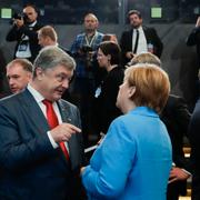 Tysklands förbundskansler Angela Merkel tillsammans med bland annat Ukrainas president Petro Porosjenko.