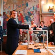 Emmanuel Macron lade sin röst i Le Touquet tidigare i dag.