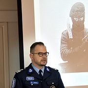 Finsk polis berättade om gripandet på en presskonferens.