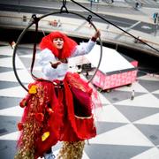 Cirkus Cirkör utanför Kulturhusets fasad, 2008.