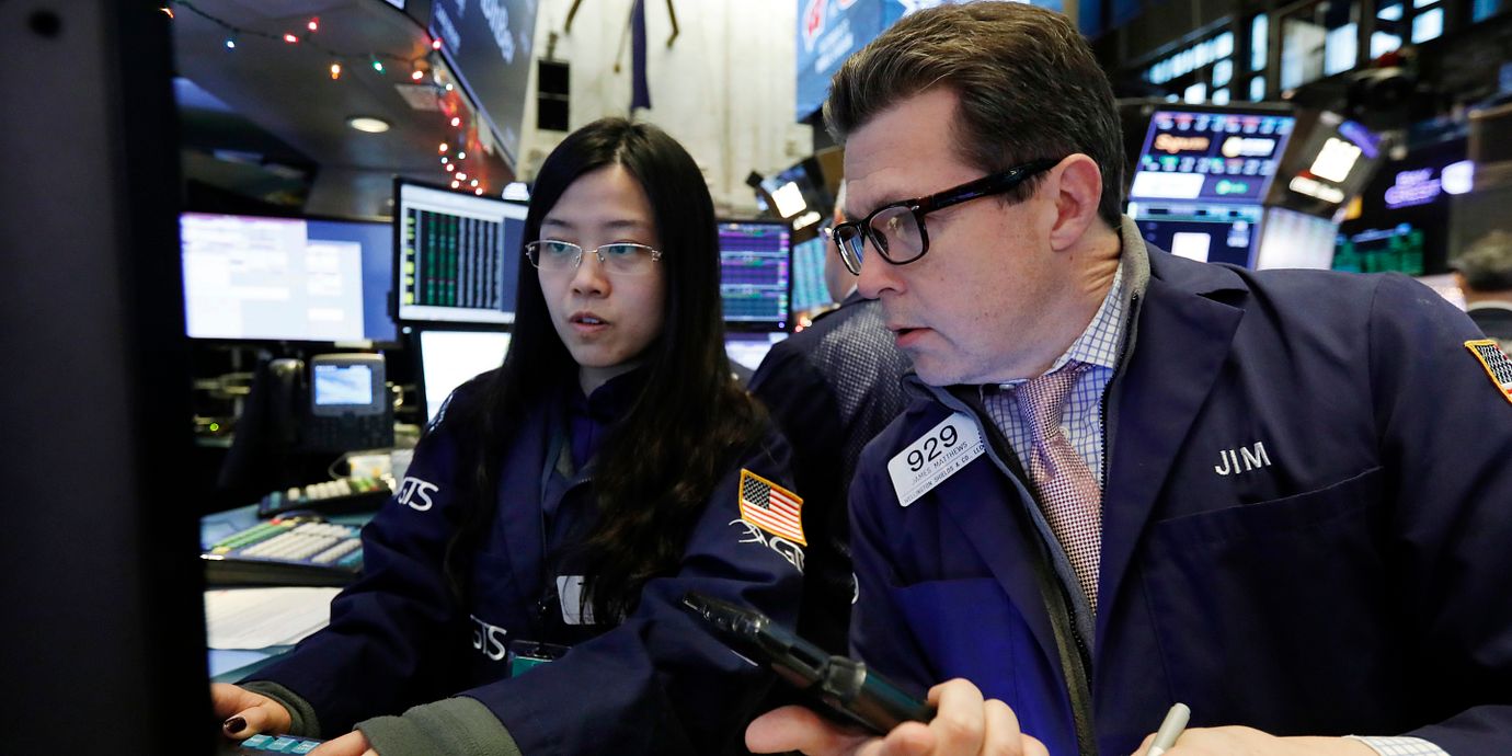 Investerarna Vera Liu och James Matthews på New York Stock Exchange. Arkivbild.