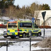 Polisinsats vid Runby skola i Upplands Väsby, norr om Stockholm efter larm om en knivskuren person.