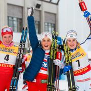 Tatiana Sorina, Therese Johaug och Ebba Andersson firar efter loppet