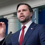 JD Vance under presskonferensen. 