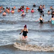 Nyårsbadare vid Derby Pool