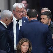 Israels premiärminister Benjamin Netanyahu till vänster och Ukrainas president Volodymyr Zelenskyj till höger.