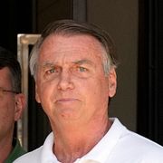 Jair Bolsonaro i vitt.