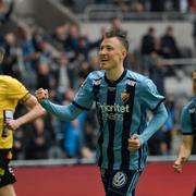 Fredrik Ulvestad jublar efter 2-0-straffen.