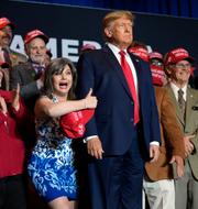 Trump bland sina anhängare i samband med ett kampanjmöte. Charles Krupa / AP