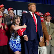 Trump bland sina anhängare i samband med ett kampanjmöte. Charles Krupa / AP