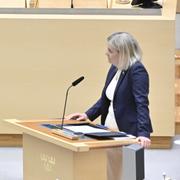 Statsminister Ulf Kristersson (M) och Socialdemokraternas partiledare Magdalena Andersson (S) under partiledardebatten i riksdagen.
