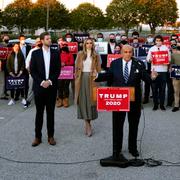 Donald Trumps advokat Rudy Giuliani vid en pressträff. 