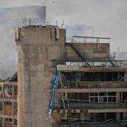 Rök stiger från ett sjukhus i Be'er Sheva i södra Israel efter en attack under natten mot gårdagen. 