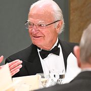 Kung Carl  Gustaf på en galabjudning, arkivbild.
