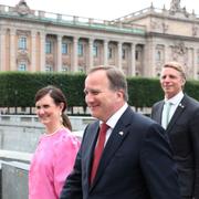 Stefan Löfven utanför Riksdagshuset.