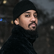 Luay Mohageb till vänster, bild från skjutningen i Södertälje till höger.