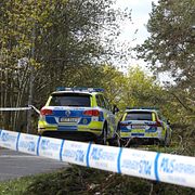 Polisavspärrningarna i grönområdet där kvinnans kropp hittades.