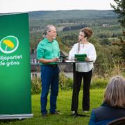 Daniel Helldén och Amanda Lind vill se en utbyggnad och upprustning av järnvägsnätet, snarare än nya höghastighetståg. 