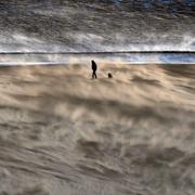 Strand i England under stormen Malik.