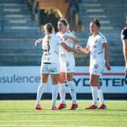 Rosengårds Olivia Schough jublar tillsammans med Ria och Katrine Veje Öling.