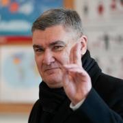 Zoran Milanović när han röstade tidigare på söndagen. 