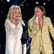 Parton och Cyrus.
