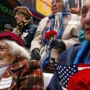 Överlevare i en manifestation till minne av massmorden på armenier för drygt hundra år sedan. Times Square, New York 2005. 